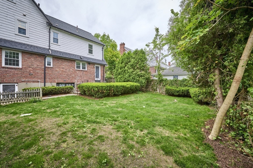 Belmont, Massachusetts 02478, United States, 4 Bedrooms Bedrooms, ,3 BathroomsBathrooms,Residential,Pending,136091