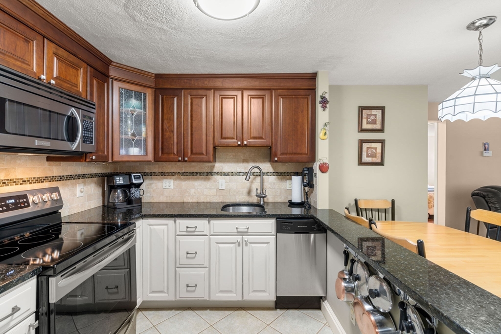 1105 Lexington Street 9-2