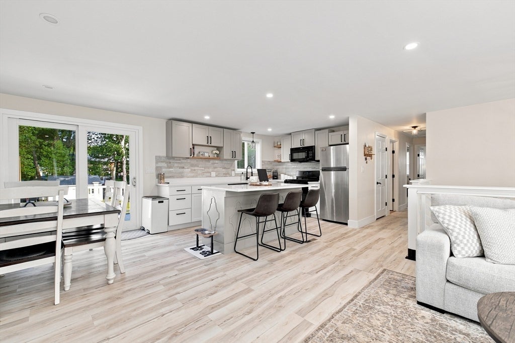 18 Montgomery Dr