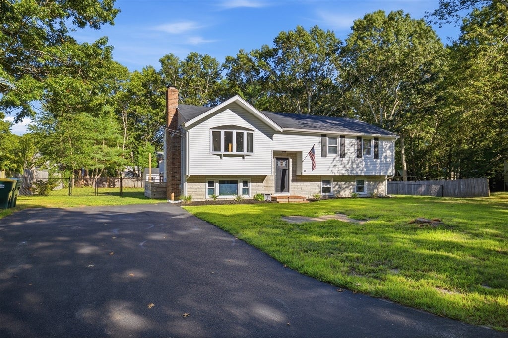 18 Montgomery Dr