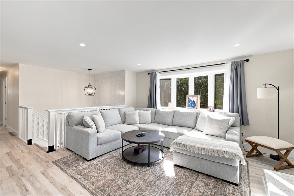 18 Montgomery Dr