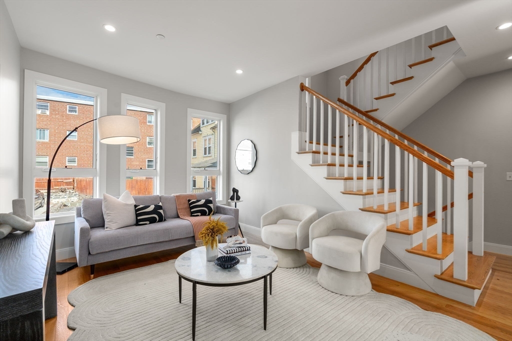 123-125 Centre St TH6