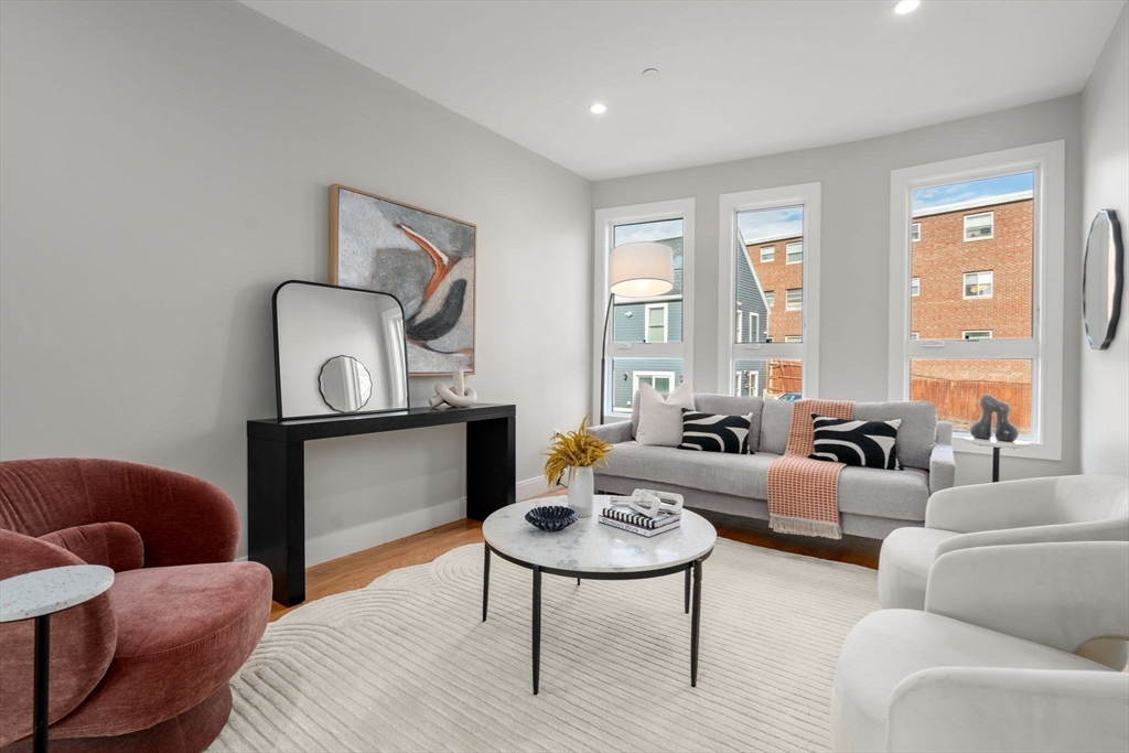 123-125 Centre St TH6