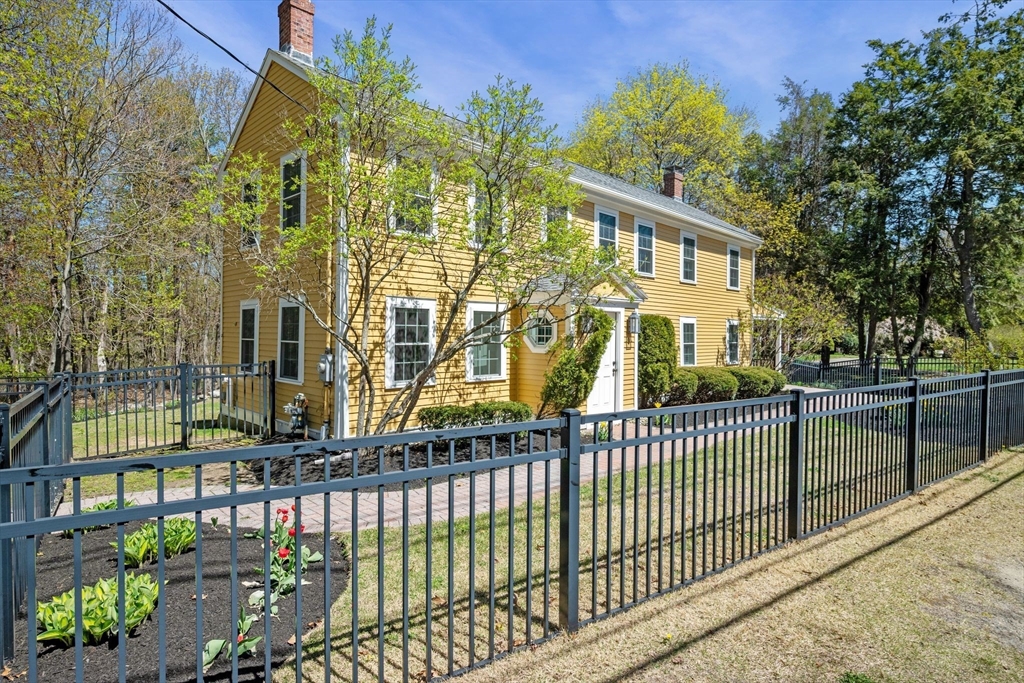 1 Chestnut St