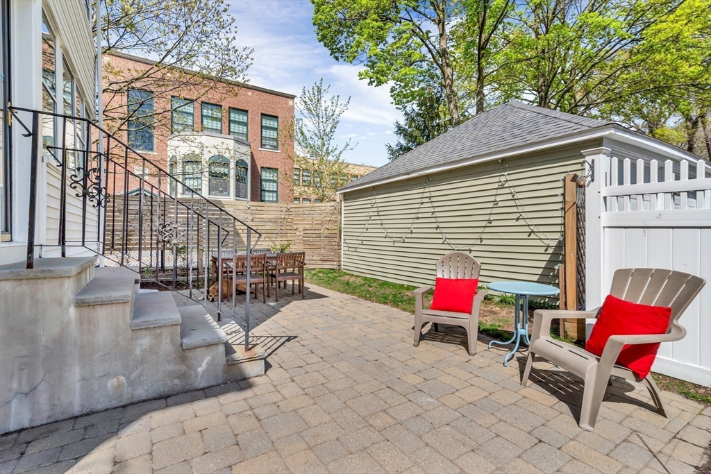 284 Ash St