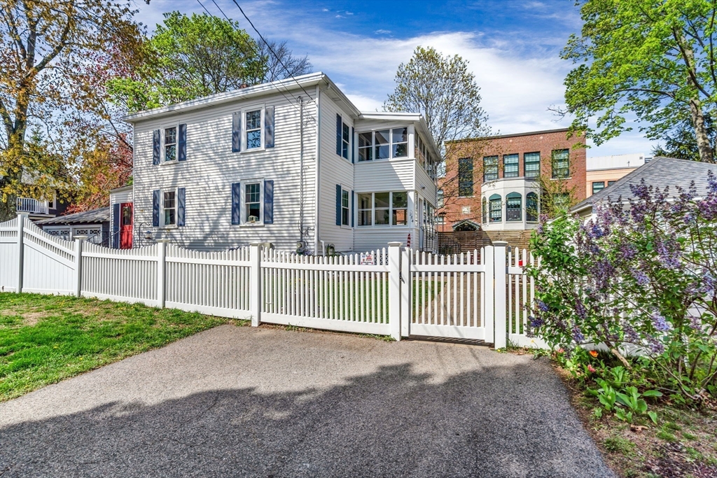 284 Ash St