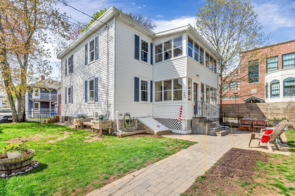 284 Ash St