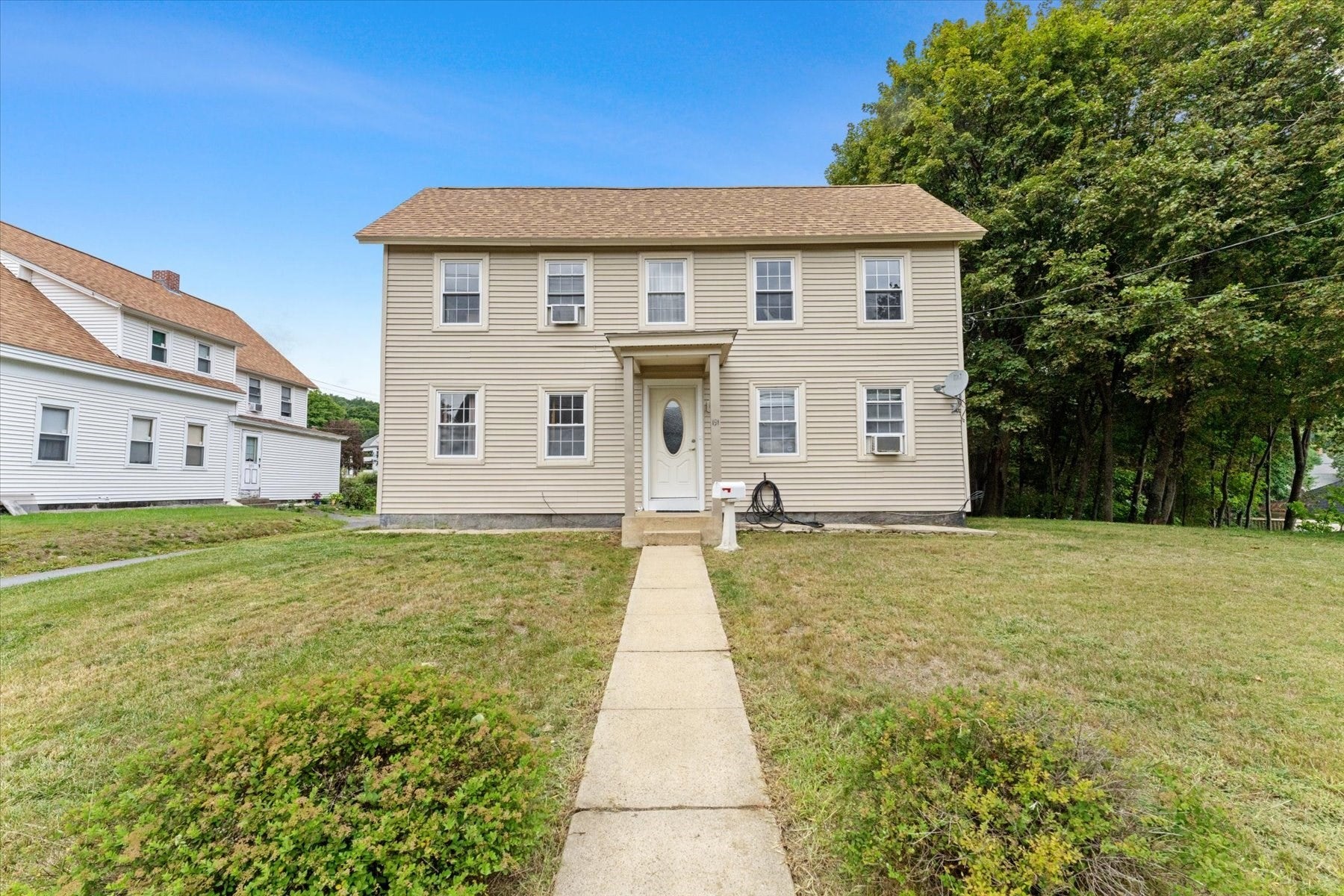 Photo of 191 Pleasant St, Leominster, MA