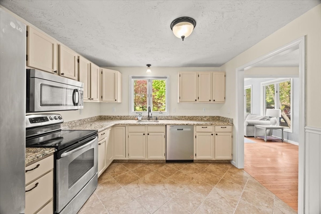 179 Dean St, Mansfield, MA Photo #16