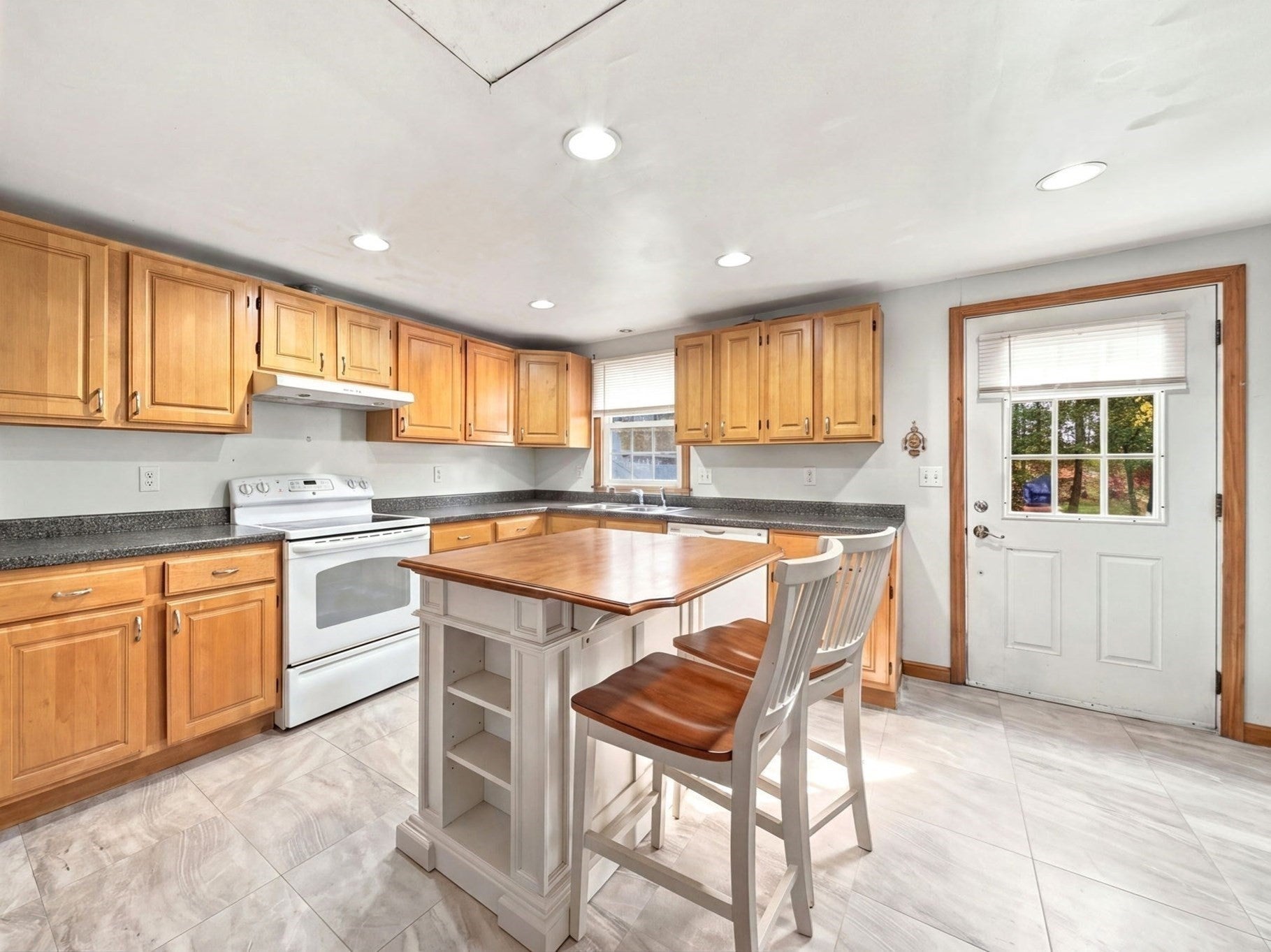 150 Washington St, Whitman, MA, 150 Washington St, Whitman, MA Photo #21