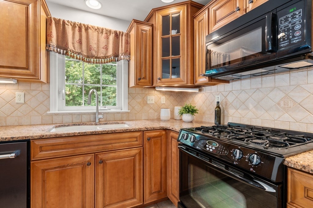 27 Irene Ave, Billerica, MA Photo #6