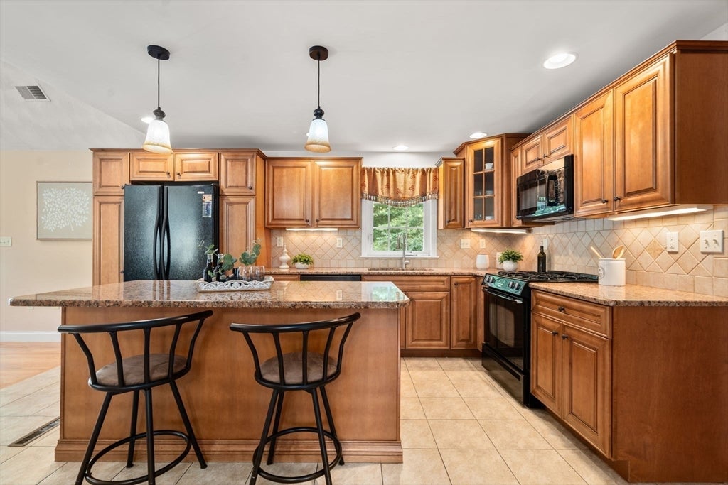 27 Irene Ave, Billerica, MA Photo #4