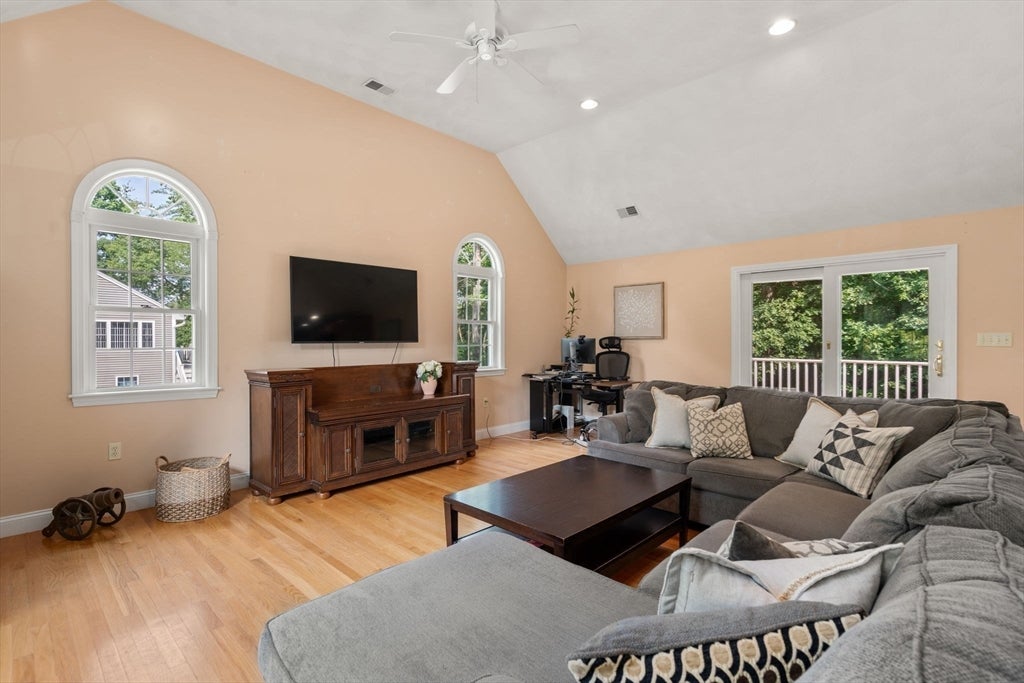 27 Irene Ave, Billerica, MA Photo #10
