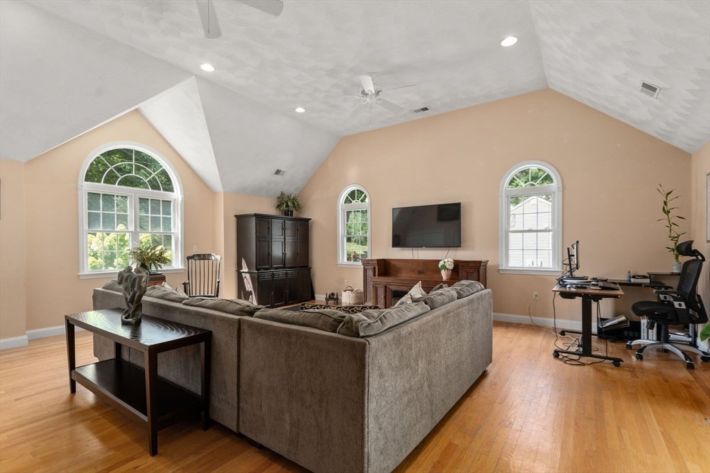 27 Irene Ave, Billerica, MA Photo #9