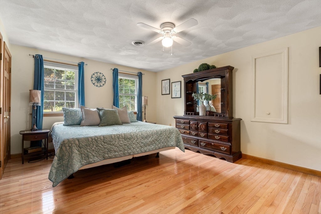 27 Irene Ave, Billerica, MA Photo #21