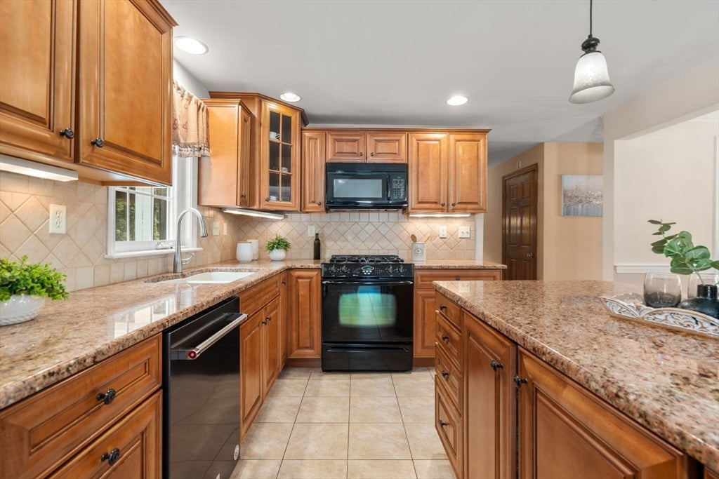 27 Irene Ave, Billerica, MA Photo #5