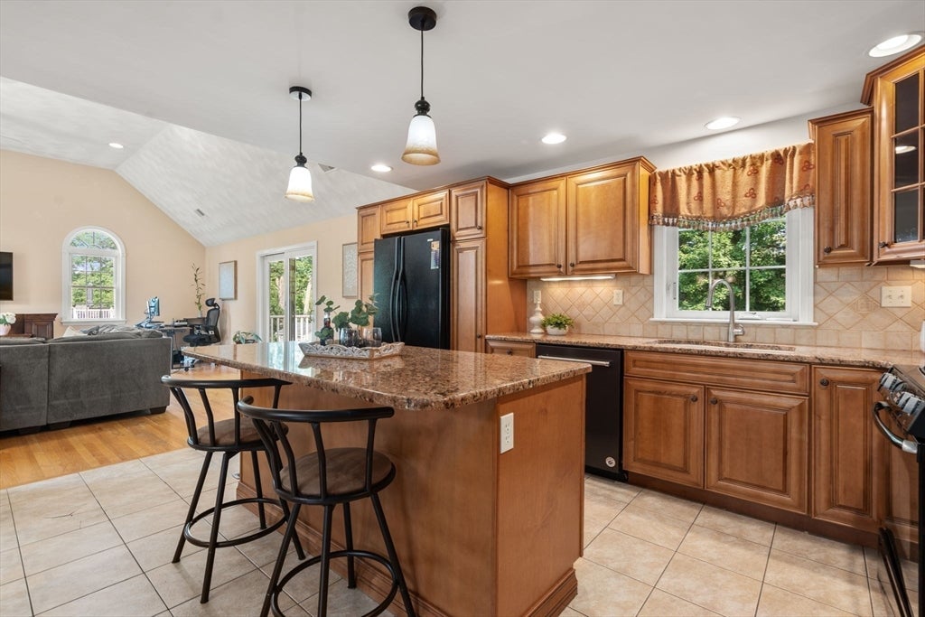 27 Irene Ave, Billerica, MA Photo #8