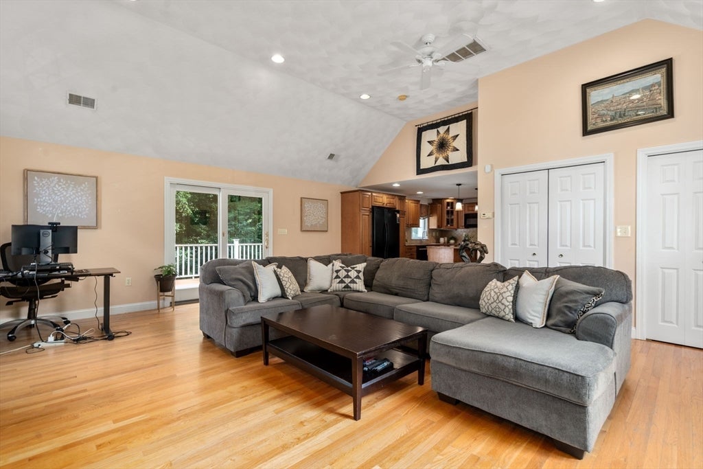 27 Irene Ave, Billerica, MA Photo #11