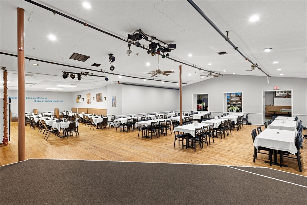 1613-1621 Acushnet Ave