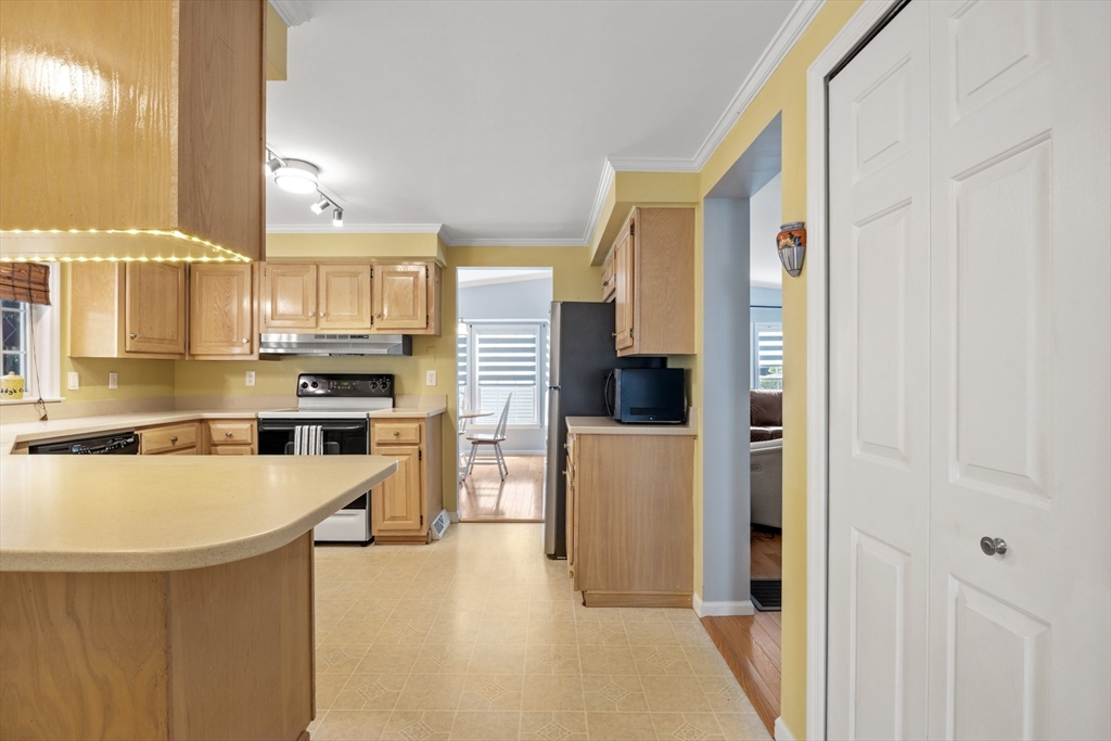 21 Trailwood Dr, Bridgewater, MA Photo #17