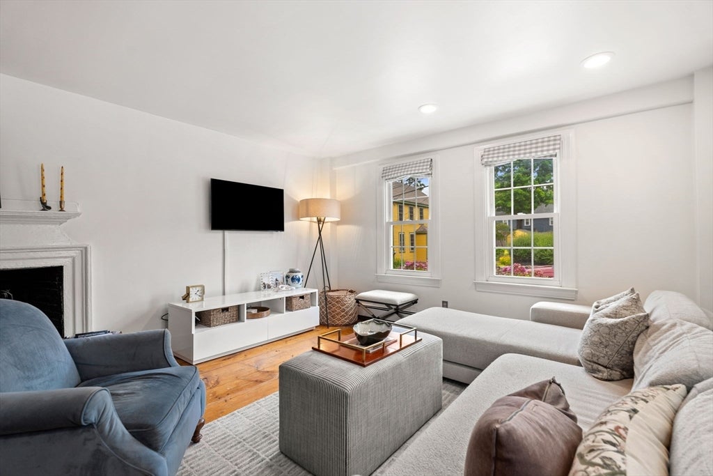 16 Warren St #16, Newburyport, MA, 16 Warren St #16, Newburyport, MA Photo #11