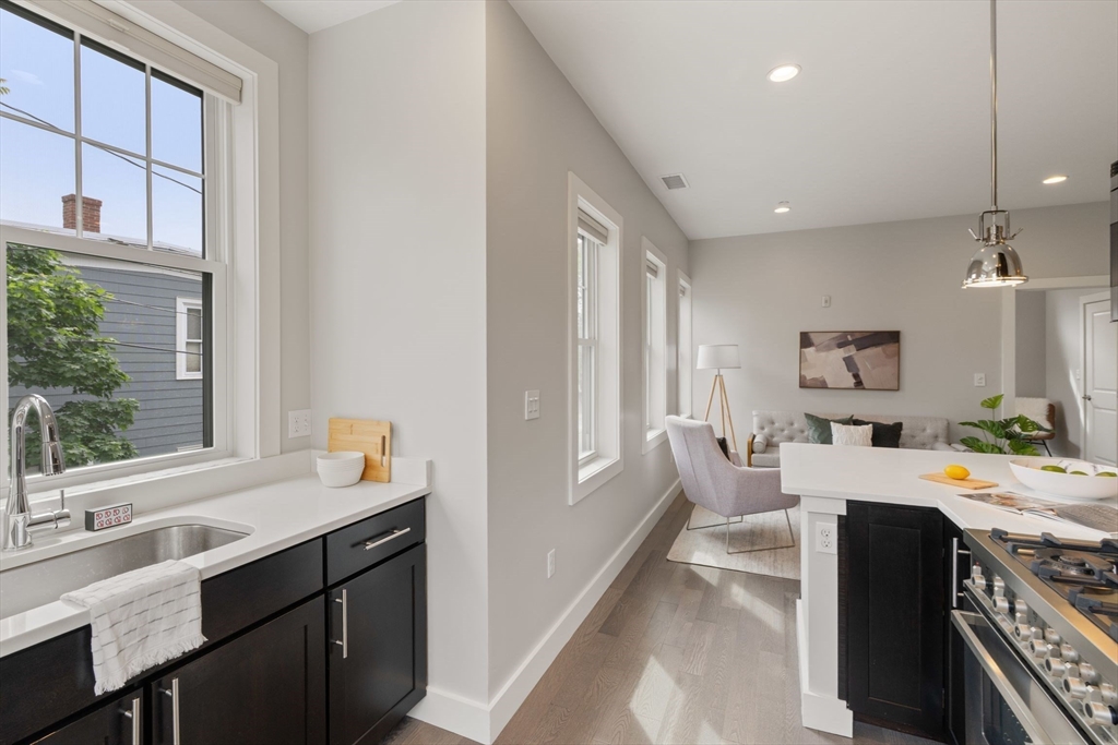 57 Pitman St 2A
