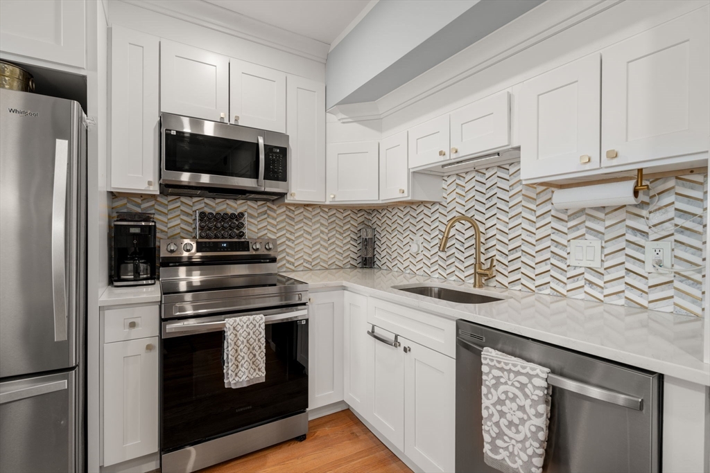 285 Lynn Shore Dr 402