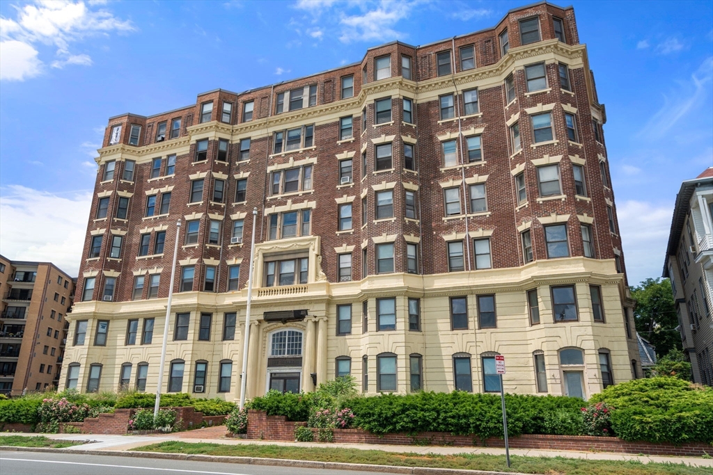 285 Lynn Shore Dr 402
