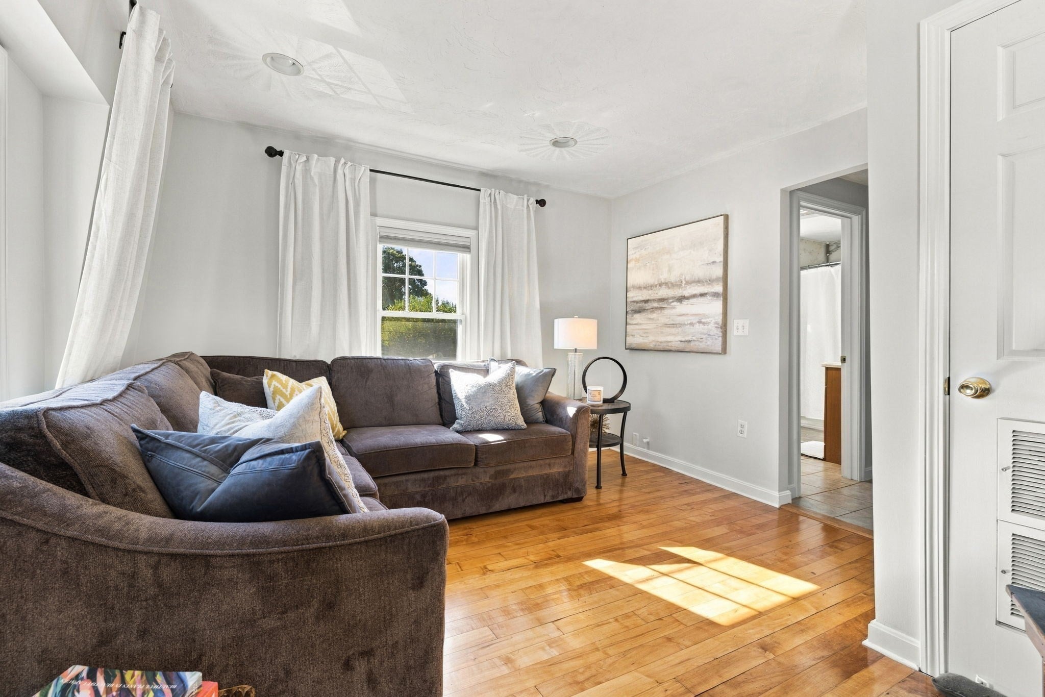 85 Albano St 3