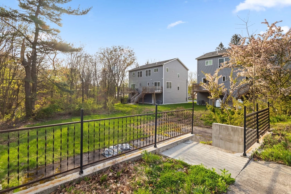 7 Darrow St
