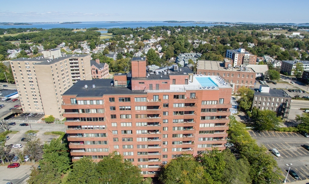 77 Adams St 902