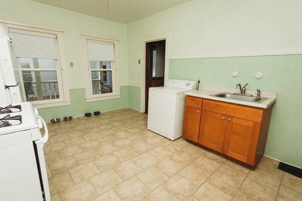 16 Chestnut St, Montague, MA, 16 Chestnut St, Montague, MA Photo #9