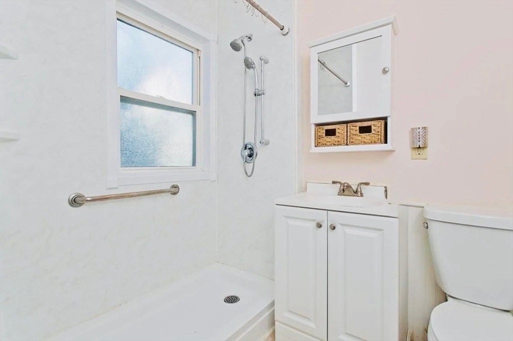 16 Chestnut St, Montague, MA, 16 Chestnut St, Montague, MA Photo #13