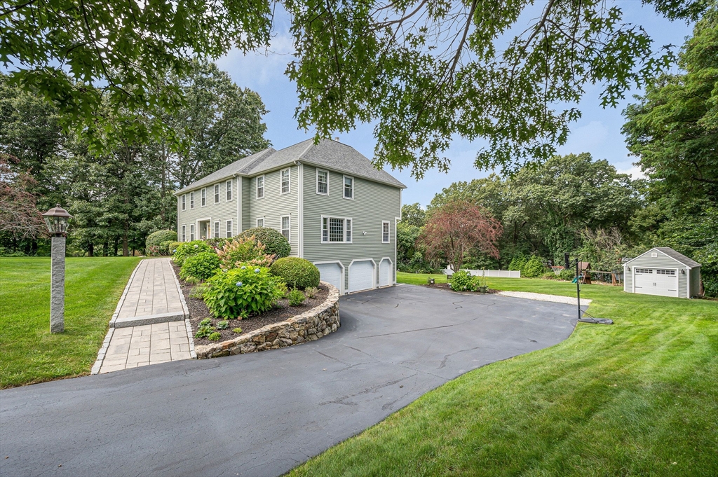 4 Nashoba Dr