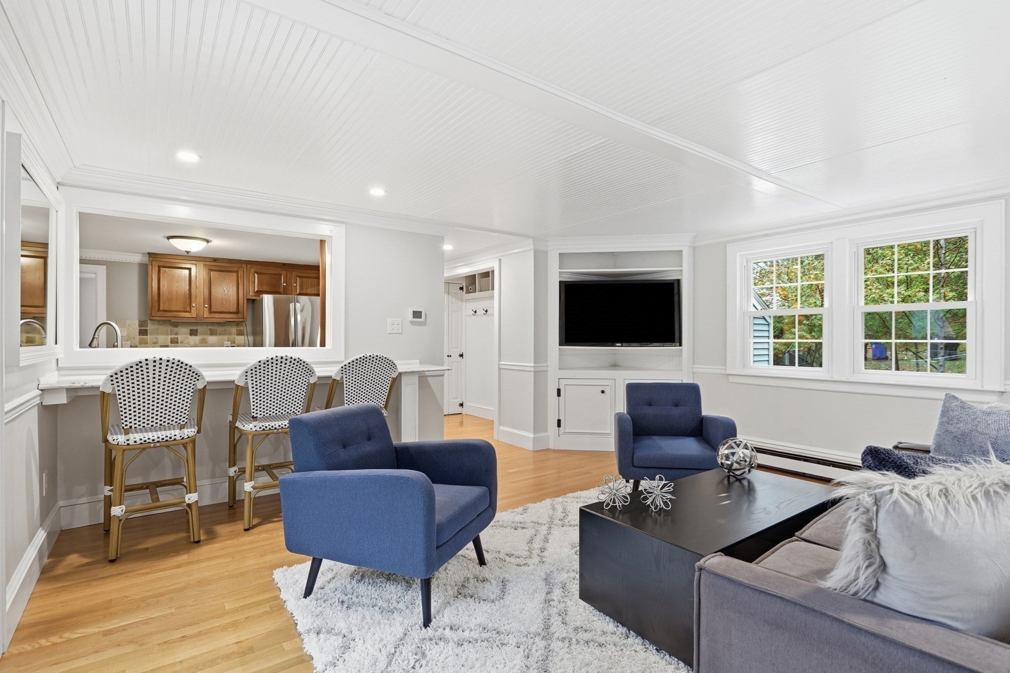 21 Curve Street, Bedford, MA Photo #6