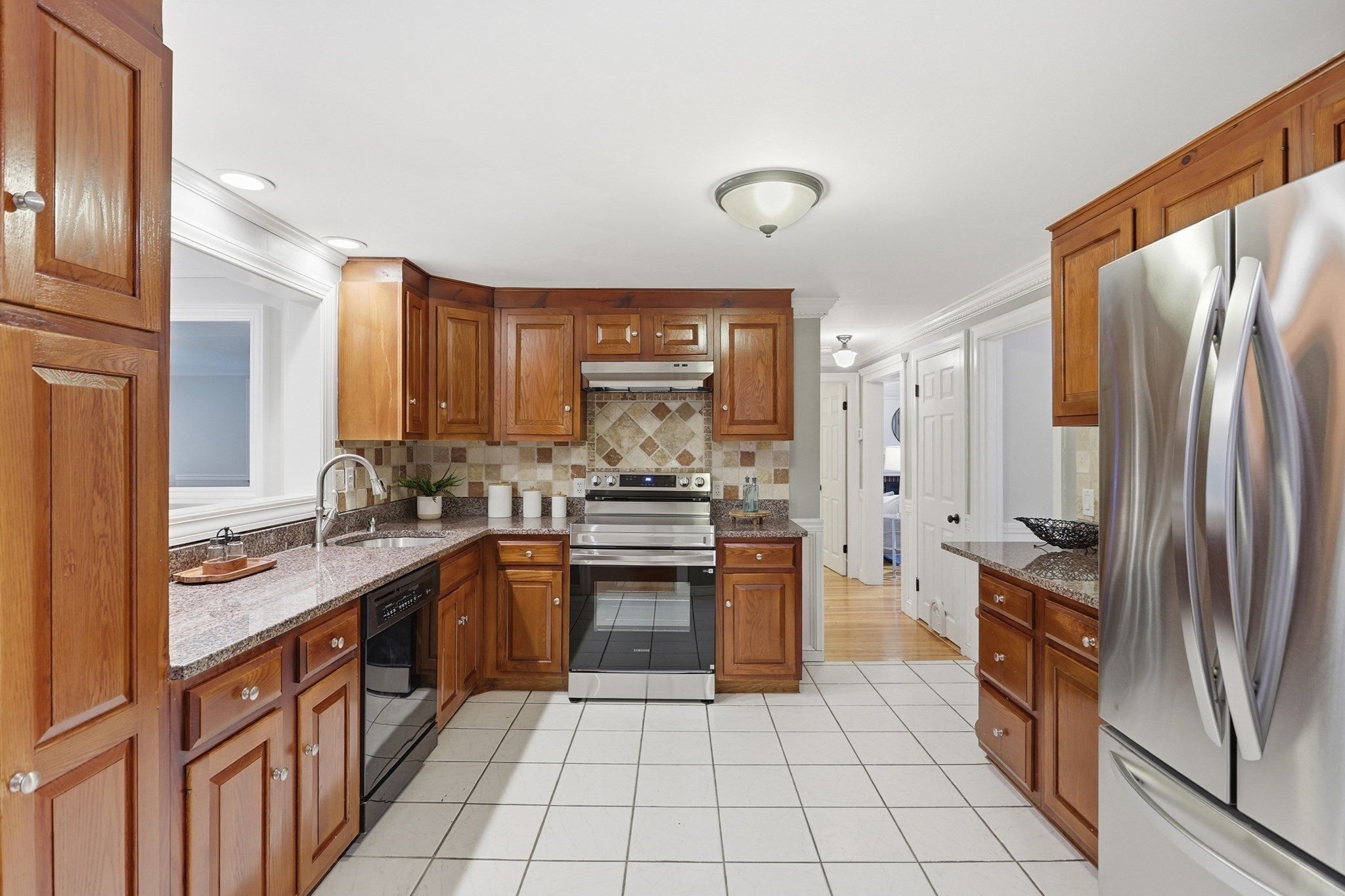 21 Curve Street, Bedford, MA Photo #10