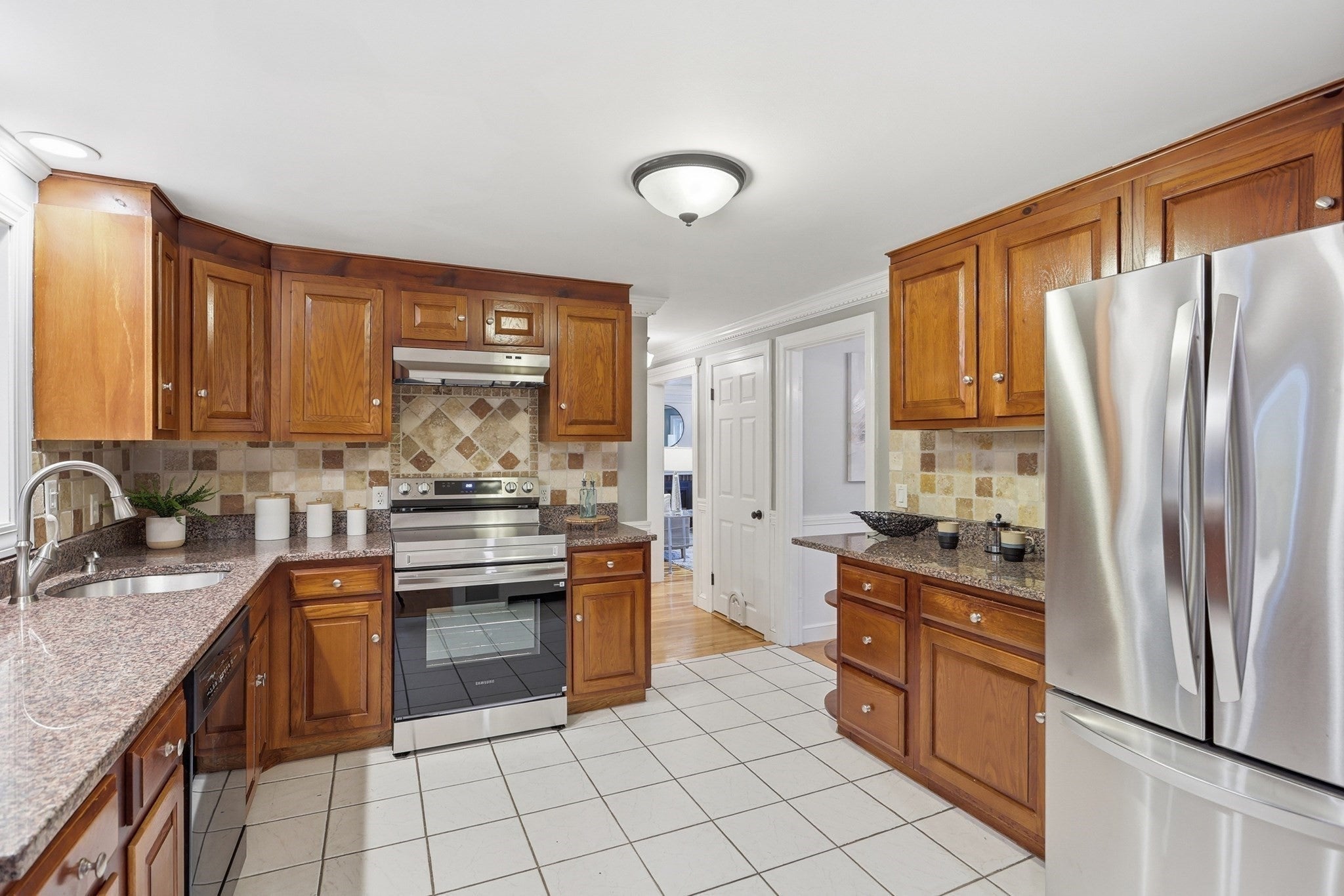 21 Curve Street, Bedford, MA Photo #11