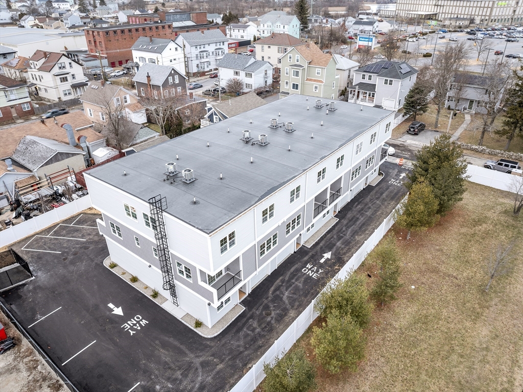 889-895 Grinnell St. 6