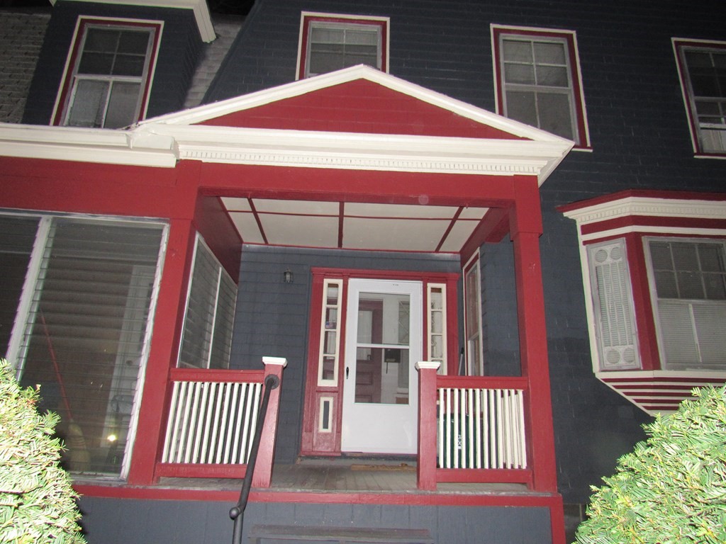 Click for 50 Fruit St #2, Worcester, MA slideshow Click for 50 Fruit St #2, Worcester, MA slideshow