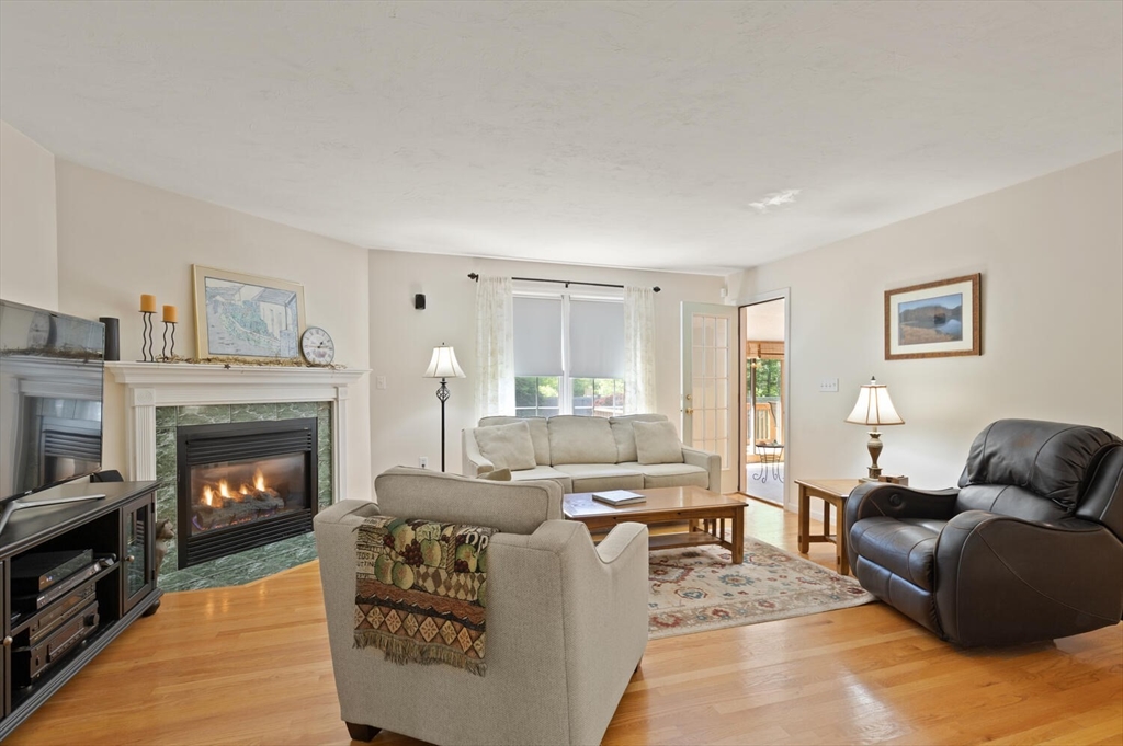 6 Jonathan Dr