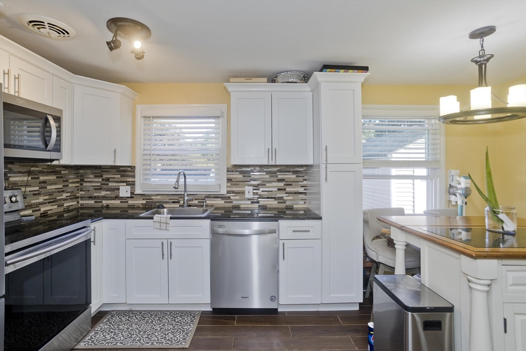 156 Gardens Dr