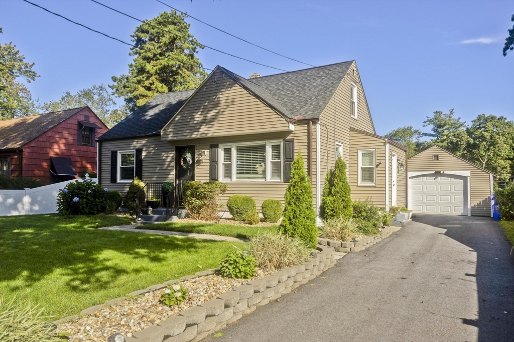 156 Gardens Dr