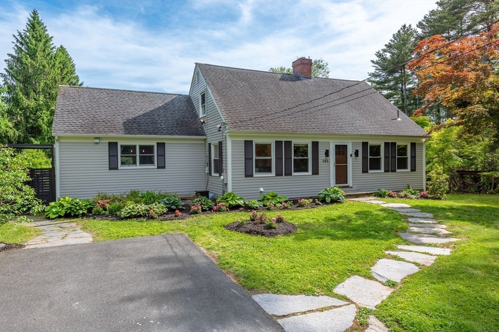 585 Station Rd