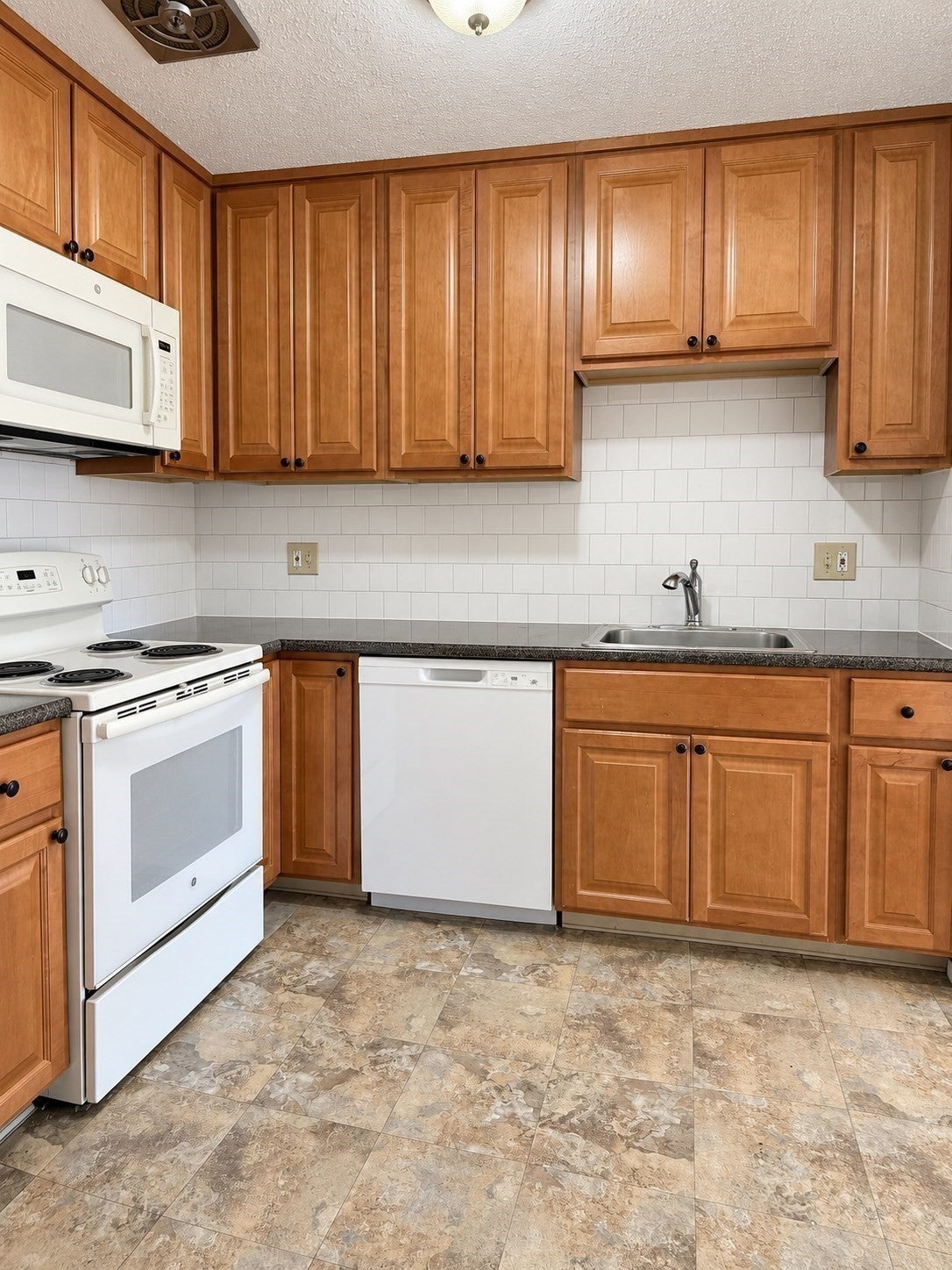 685 Moody Street #2, Waltham, MA, 685 Moody Street #2, Waltham, MA Photo #2