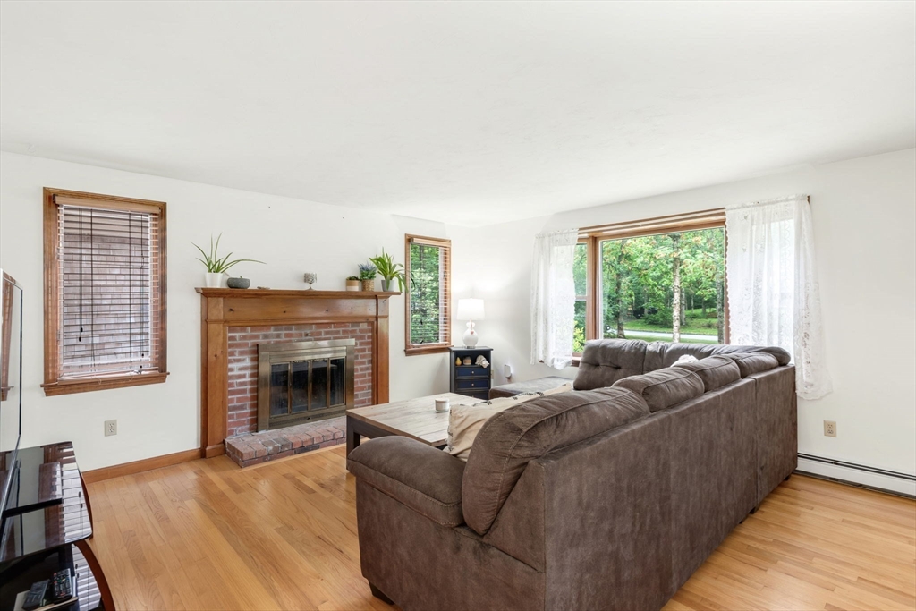 10 Little Acorn Ln