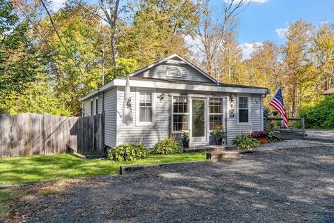 15 Athens Ave Rutland MA 01543