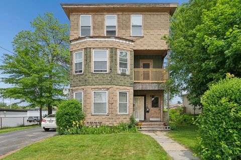 Photo of 1 Summerhill Avenue, Worcester, MA 01606 (MLS # 73522743)