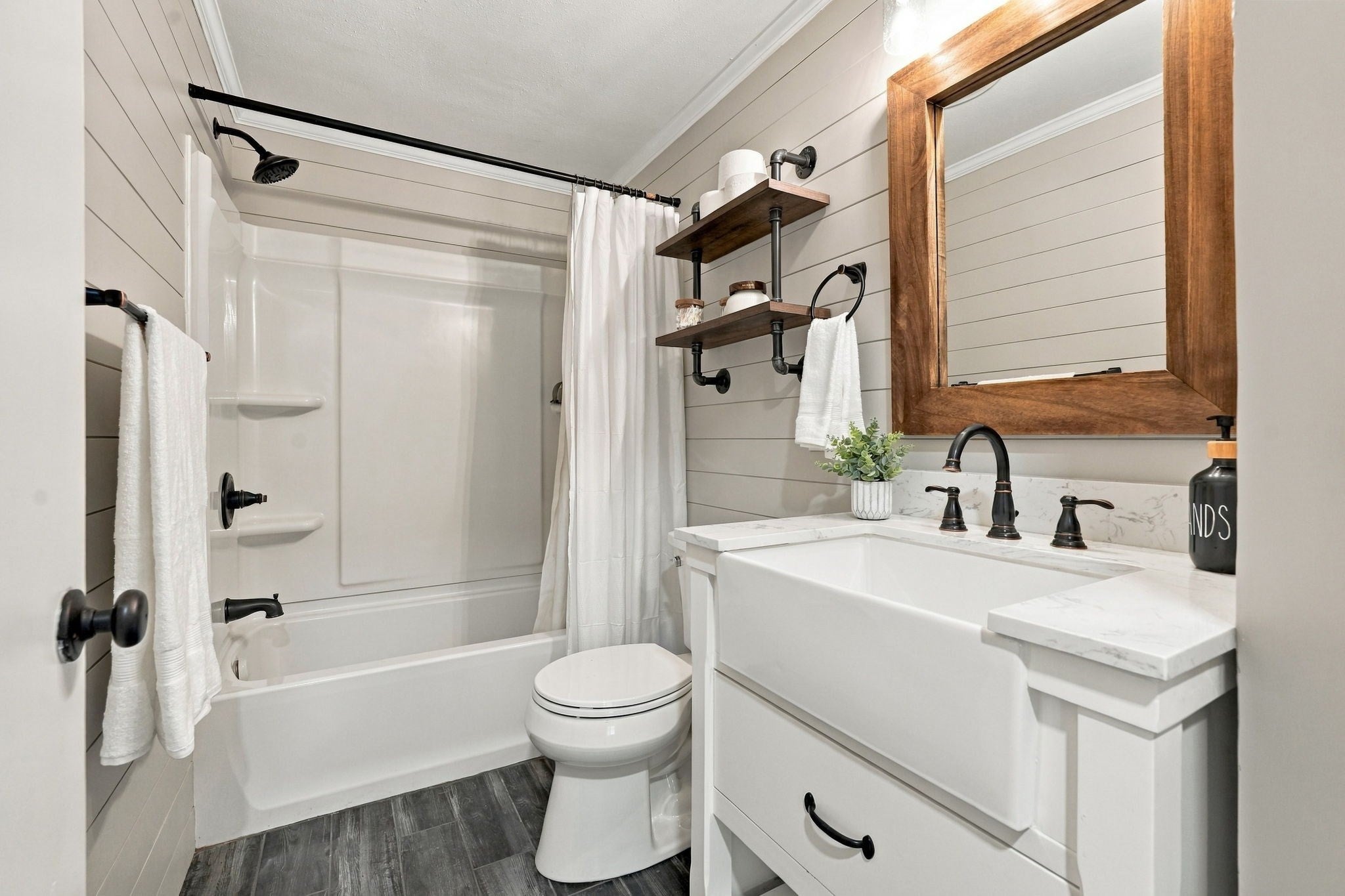 43 Oliver St, Easthampton, MA Photo #24