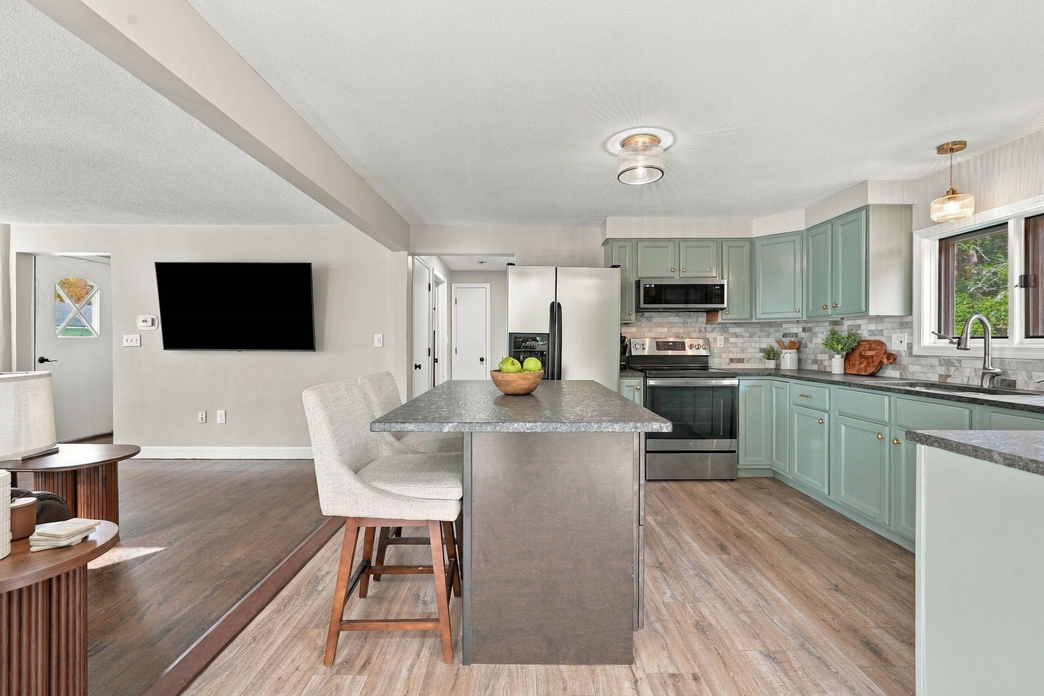 43 Oliver St, Easthampton, MA Photo #13