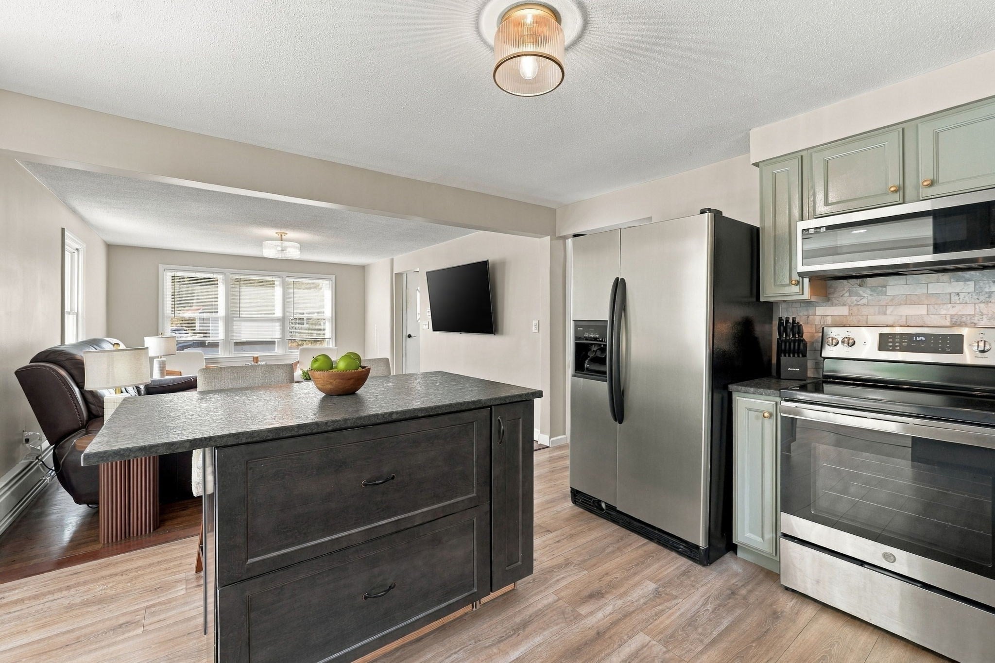 43 Oliver St, Easthampton, MA Photo #16
